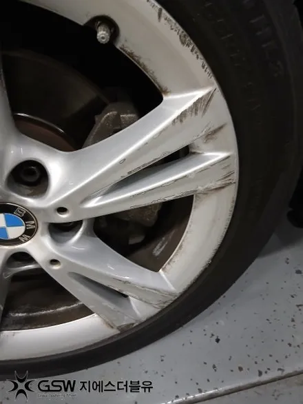 부산 BMW 2시리즈 17인치 휠복원 후기 실버 휠 스크래치 복원으로 새 휠처럼 / 광주 서구 매월동