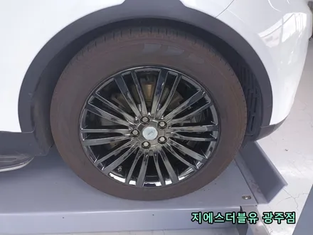 레인지로버 디스커버리 휠 상처로 인한 휠수리복원 및 블랙크롬 휠도색 [광주휠복원][광주휠수리] / 대전 유성구 복용동