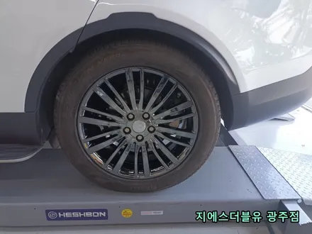 레인지로버 디스커버리 휠 상처로 인한 휠수리복원 및 블랙크롬 휠도색 [광주휠복원][광주휠수리] / 대전 유성구 복용동