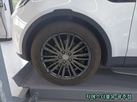 레인지로버 디스커버리 휠 상처로 인한 휠수리복원 및 블랙크롬 휠도색 [광주휠복원][광주휠수리] / 대전 유성구 복용동