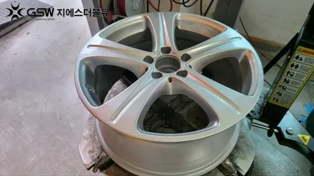 벤츠 휠복원 E200 18인치휠 대전 휠복원 잘하는 곳! 지에스 더블유 / 대전 유성구 복용동