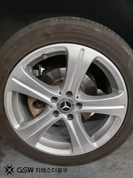 부산 벤츠 E220D 18인치 휠 교체 없이 복원 / 대전 유성구 복용동