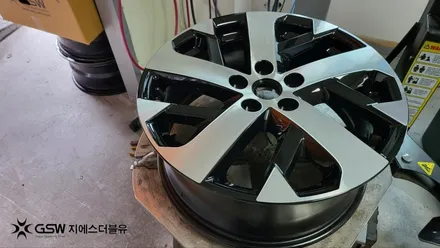 대전 쏘렌토MQ4 순정 18인치휠 연석으로 인한 다이아컷팅 휠 복원 작업 후기 / 대전 유성구 복용동