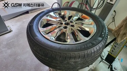 위례 휠도색 카니발 19인치 화이트 크롬 도색 작업 잘하는 업체! 지에스 더블유! / 대전 유성구 복용동