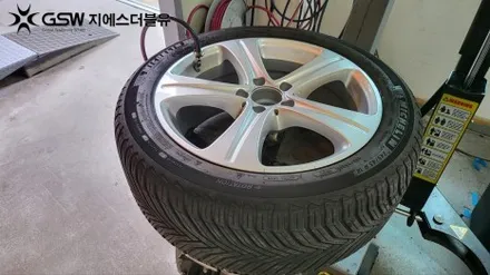 벤츠 휠복원 E200 18인치휠 대전 휠복원 잘하는 곳! 지에스 더블유 / 대전 유성구 복용동