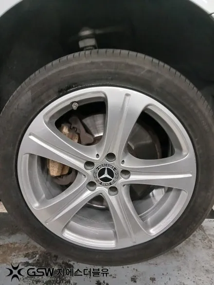 부산 벤츠 E220D 18인치 휠 교체 없이 복원 / 대전 유성구 복용동