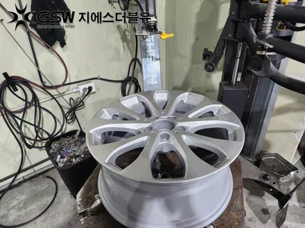 대전 벤츠 E300 18인치휠 다이아컷팅 휠 복원 작업 공정은? / 대전 유성구 복용동