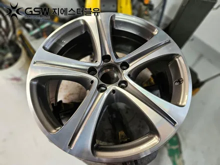 공주 벤츠 휠복원 E300 18인치휠 다이아컷팅 휠복원 잘하는 곳! 지에스 더블유! / 대전 유성구 복용동