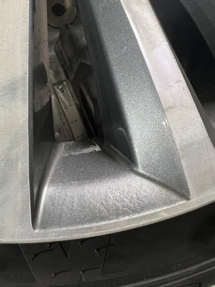 광주지에서더블유[광주에서g80휠복원][광주g80다이아컷팅휠복원][g80휠복원 광주에서 제일잘하는 업체][광주휠복원 전문점] / 대전 유성구 복용동