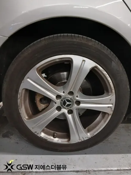 부산 벤츠 E220D 18인치 휠 교체 없이 복원 / 대전 유성구 복용동