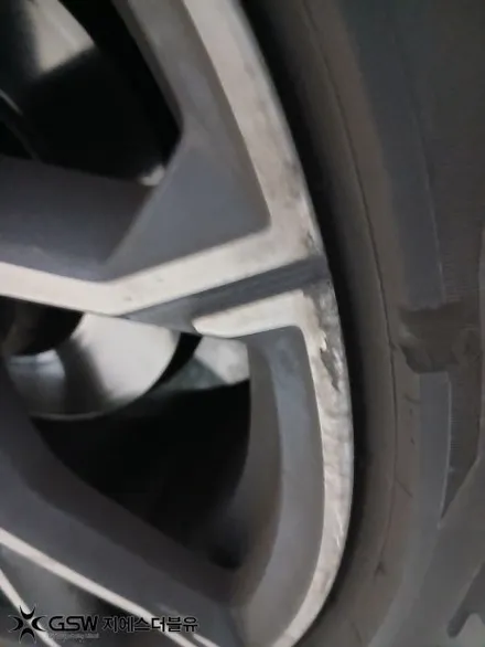 휠 림 손상 고민? 부산 BMW X6 21인치 휠복원으로 해결 / 대전 유성구 복용동
