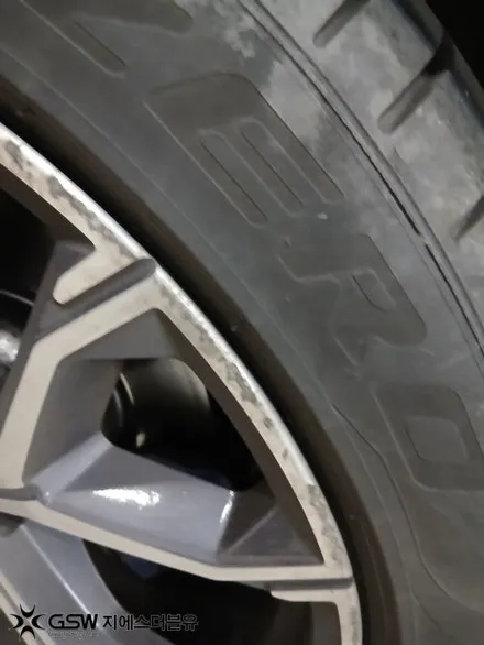 휠 림 손상 고민? 부산 BMW X6 21인치 휠복원으로 해결 / 대전 유성구 복용동