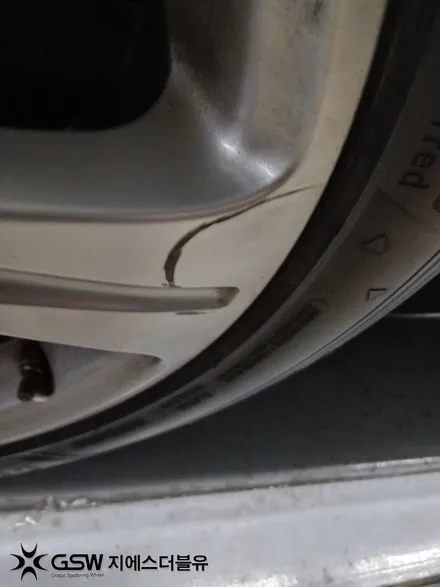 부산 벤츠 휠복원 잘하는 곳 E220d 18인치 실버휠 스크래치 복구 / 대전 유성구 복용동