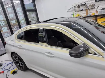 구리 남양주 랩핑 3M BMW 5시리즈 530i 리얼카본 루프스킨 + 몰딩 크롬죽이기 / 카본으로 뒤덮어 버리기 ! / 경기 포천