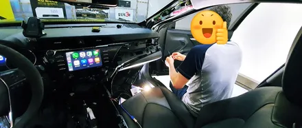 토요타 2018년형 캠리 하이브리드 순정형 애플 무선 카플레이(Carplay) / 안드로이드 오토(유선) 지원 K-play 설치 매립 시공 장착기
