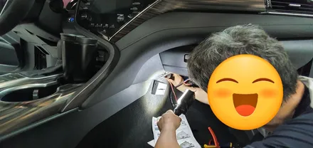토요타 2018년형 캠리 하이브리드 순정형 애플 무선 카플레이(Carplay) / 안드로이드 오토(유선) 지원 K-play 설치 매립 시공 장착기