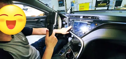 토요타 2018년형 캠리 하이브리드 순정형 애플 무선 카플레이(Carplay) / 안드로이드 오토(유선) 지원 K-play 설치 매립 시공 장착기