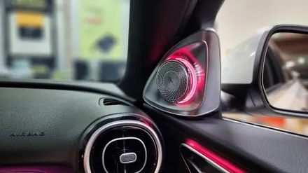 BENZ 벤츠 W206 전동부메스터 스피커 입니다