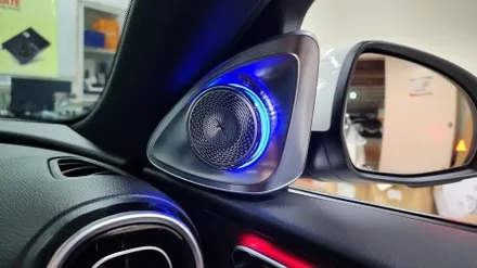 BENZ 벤츠 W206 전동부메스터 스피커 입니다