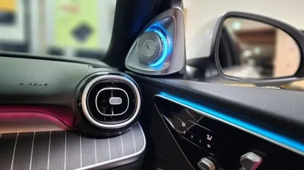 BENZ 벤츠 W206 전동부메스터 스피커 입니다