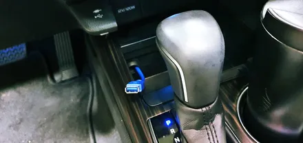 토요타 2018년형 캠리 하이브리드 순정형 애플 무선 카플레이(Carplay) / 안드로이드 오토(유선) 지원 K-play 설치 매립 시공 장착기