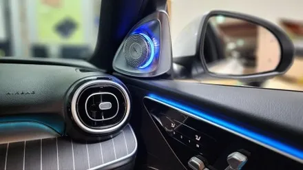 BENZ 벤츠 W206 전동부메스터 스피커 입니다