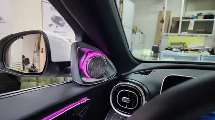 BENZ 벤츠 W206 전동부메스터 스피커 입니다