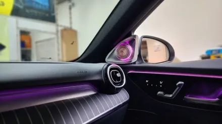 BENZ 벤츠 W206 전동부메스터 스피커 입니다