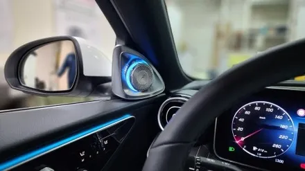 BENZ 벤츠 W206 전동부메스터 스피커 입니다