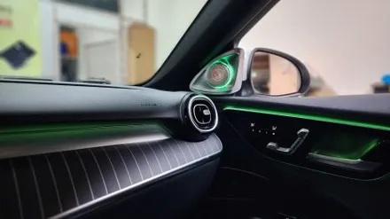 BENZ 벤츠 W206 전동부메스터 스피커 입니다