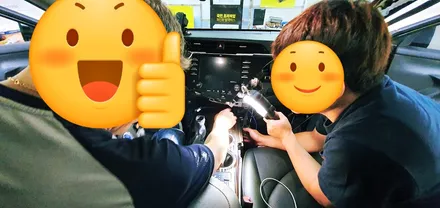 토요타 2018년형 캠리 하이브리드 순정형 애플 무선 카플레이(Carplay) / 안드로이드 오토(유선) 지원 K-play 설치 매립 시공 장착기