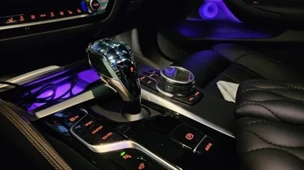 BMW 5시리즈 G30 520I 크리스탈 기어세트 마에스트로스피커 회오리엠비언트
