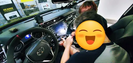토요타 2018년형 캠리 하이브리드 순정형 애플 무선 카플레이(Carplay) / 안드로이드 오토(유선) 지원 K-play 설치 매립 시공 장착기