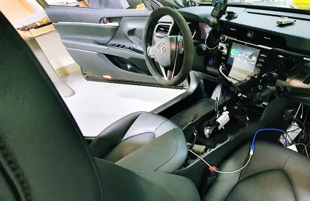토요타 2018년형 캠리 하이브리드 순정형 애플 무선 카플레이(Carplay) / 안드로이드 오토(유선) 지원 K-play 설치 매립 시공 장착기