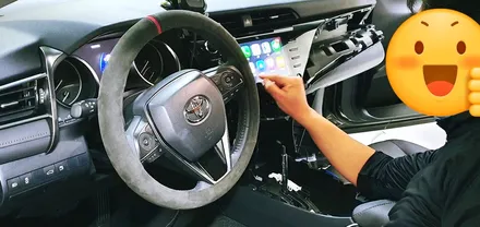 토요타 2018년형 캠리 하이브리드 순정형 애플 무선 카플레이(Carplay) / 안드로이드 오토(유선) 지원 K-play 설치 매립 시공 장착기
