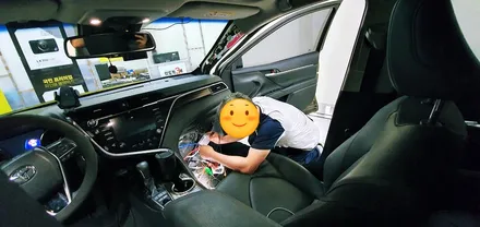 토요타 2018년형 캠리 하이브리드 순정형 애플 무선 카플레이(Carplay) / 안드로이드 오토(유선) 지원 K-play 설치 매립 시공 장착기