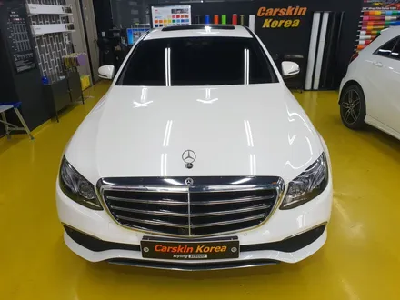 벤츠 e300 루프스킨 블랙유광 (에이버리 슈프림) 안양랩핑 카스킨코리아 / 경기 군포