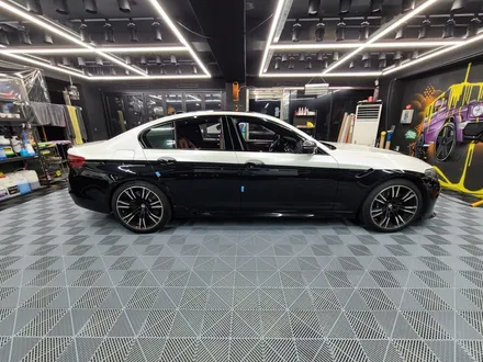 .bmw M5 랩핑으로 변화 주기.(투톤) 리얼 카본 / 군포 부곡동