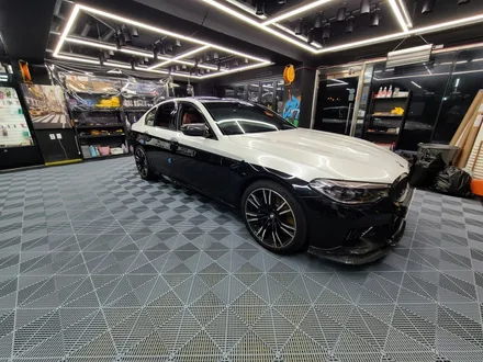 .bmw M5 랩핑으로 변화 주기.(투톤) 리얼 카본 / 군포 부곡동