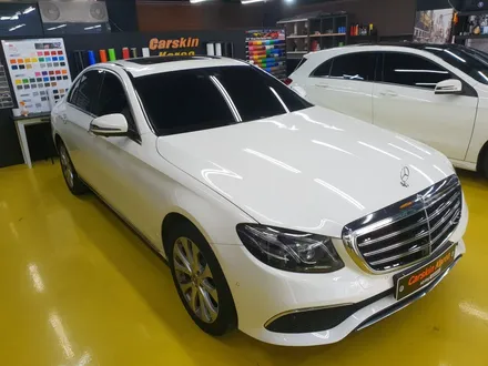 벤츠 e300 루프스킨 블랙유광 (에이버리 슈프림) 안양랩핑 카스킨코리아 / 경기 군포