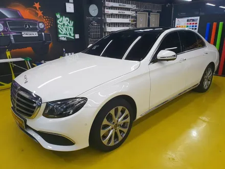 벤츠 e300 루프스킨 블랙유광 (에이버리 슈프림) 안양랩핑 카스킨코리아 / 경기 군포