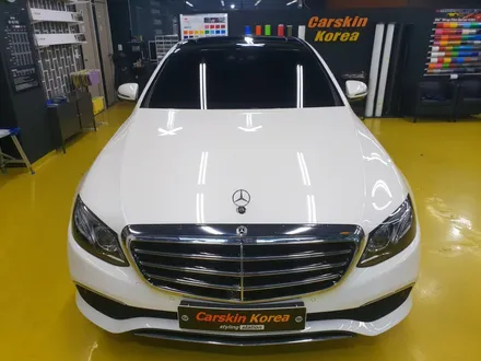 벤츠 e300 루프스킨 블랙유광 (에이버리 슈프림) 안양랩핑 카스킨코리아 / 경기 군포