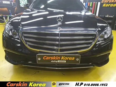 군포에서 랩핑샾을 찾는다면? 카스킨 코리아죠^^ (벤츠 E300 4MATIC 블랙 유광 전체랩핑) / 경기 군포