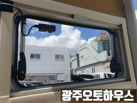 르노마스터밴 캠핑카 넥스가드 열차단썬팅으로 시공했어요 :)