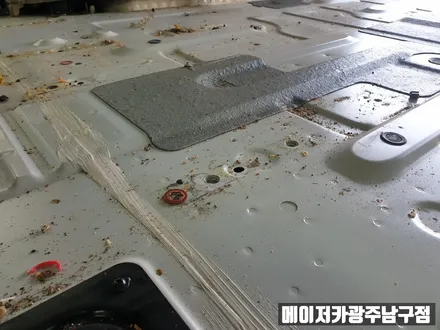 카니발 바닥 시공부터 가죽시트 시공까지 완벽하게