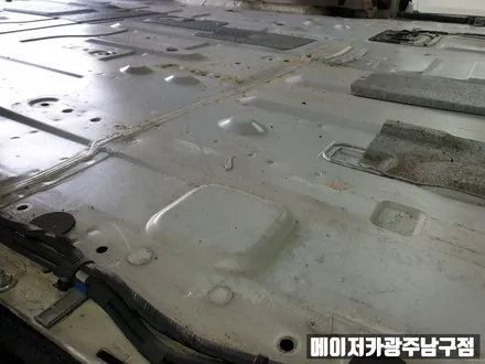 카니발 바닥 시공부터 가죽시트 시공까지 완벽하게