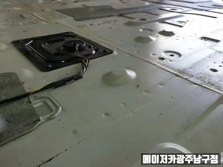 카니발 바닥 시공부터 가죽시트 시공까지 완벽하게