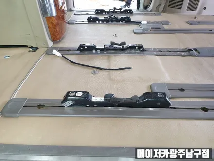 카니발 바닥 시공부터 가죽시트 시공까지 완벽하게