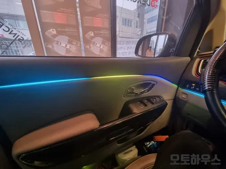 올뉴카니발 1,2열 도어 튜닝 엠비언트 무빙모션