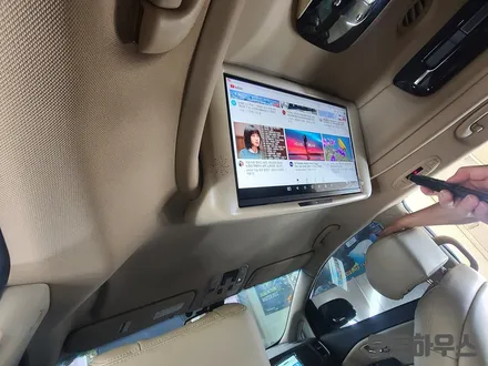 더뉴카니발 천장형모니터 안드로이드 XM-2400+보조모니터 8\